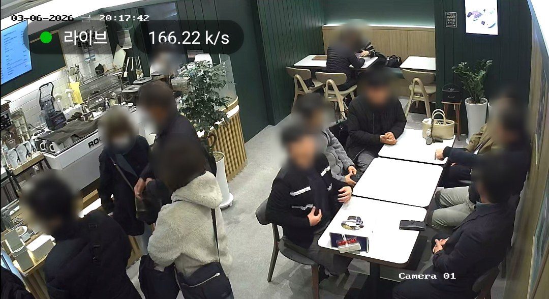 손님으로 붐비는 매장 CCTV 화면